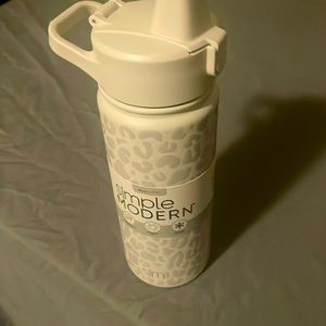 Simple modern, travel tumbler, this 18oz brand new, is something you don’t leave